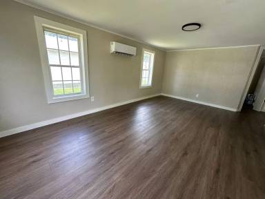 Main picture of 27 F St SE