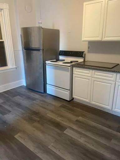 Main picture of 93 E Park St