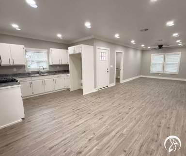 Main picture of 207 Coleman Ave
