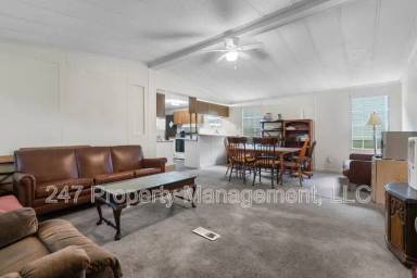 Main picture of 1061 Center St NW