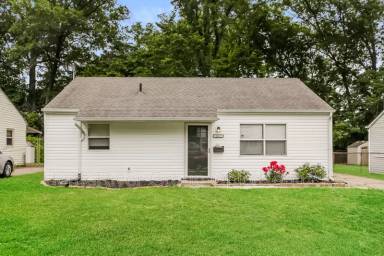 Main picture of 2019 Catalpa Ave