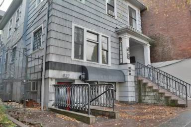 Main picture of 828 NW 21st Ave