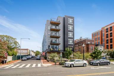 Main picture of 911 2nd St NE