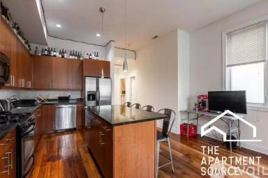 Main picture of 1354 W Augusta Blvd