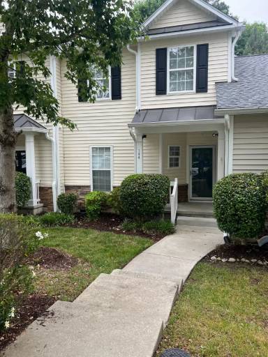 Main picture of 144 Summit Oaks Ln