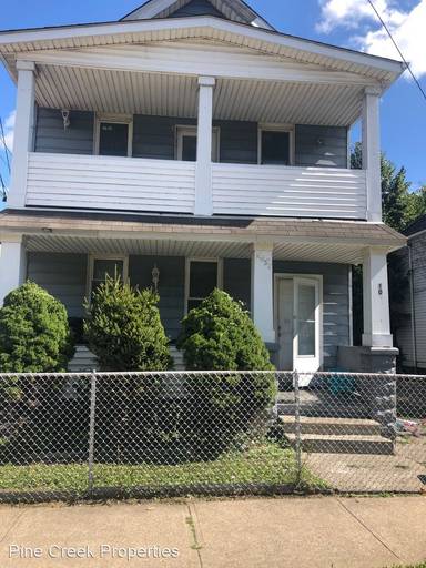 Main picture of 1023 E 68th St