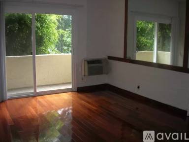 Main picture of 690 Veteran Ave Apartments