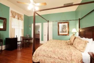 Main picture of 2300 Esplanade Ave