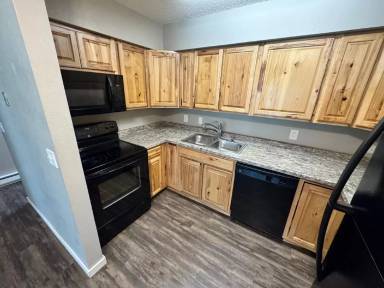 Main picture of 400 W Lincoln Ave