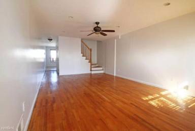 Main picture of 135 Dartmouth Loop