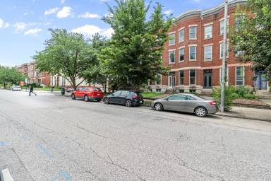 Main picture of 3004 Saint Paul St