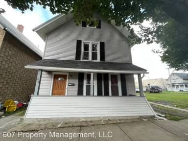 Main picture of 184 Oak St