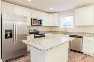 Main picture of 102 Beaumont Cir