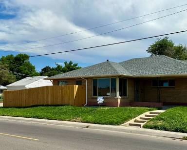 Main picture of 3692 Hudson St