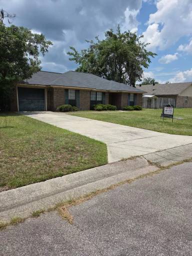 Main picture of 1641 Latham Ct