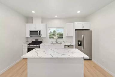Main picture of 5141 Ewing St