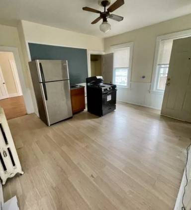 Main picture of 92 Elliot St