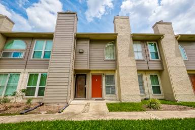 Main picture of University Trace Condominiums