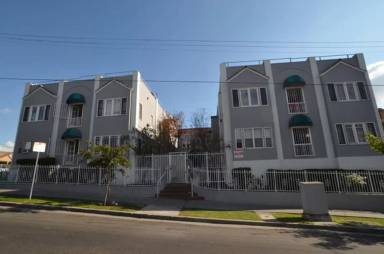 Main picture of 440 S Bonnie Brae St