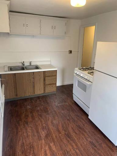 Main picture of 36 Lewis St