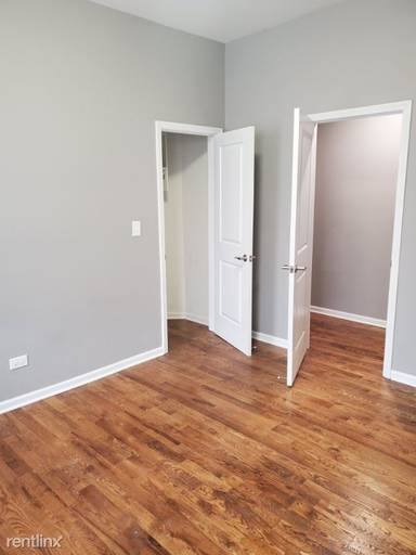 Main picture of 4752 S Michigan Ave