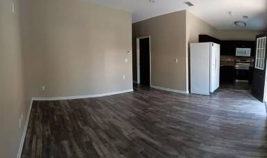 Main picture of 402 Shady Park Cv