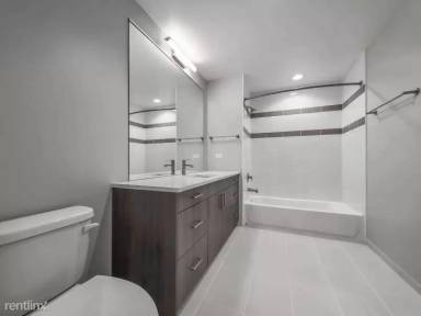 Main picture of 102 W Division St