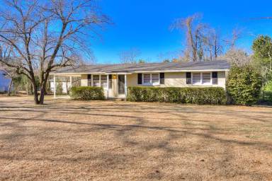 Main picture of 460 E Boundary St