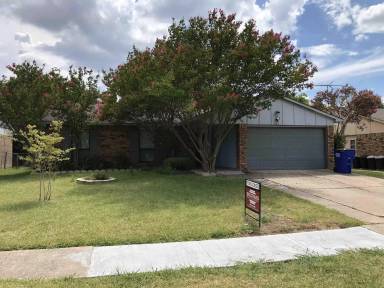 Main picture of 525 Woodcrest Way