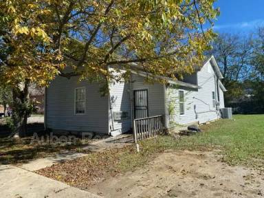 Main picture of 906 S Kelley St