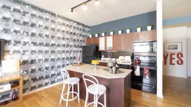 Main picture of 306 S Plymouth Ct