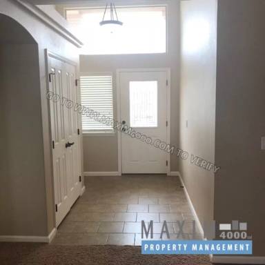 Main picture of 647 Zoe Ln