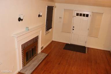 Main picture of 28 W Salisbury Dr