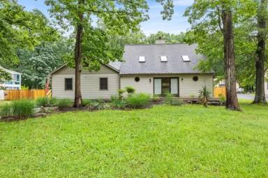 Main picture of 109 Woodmoor Rd
