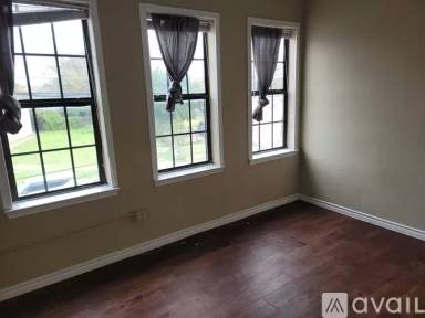 Main picture of 354 E Southcross Blvd
