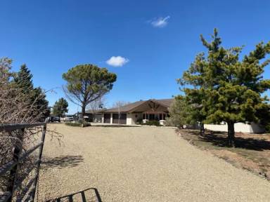 Main picture of 1714 W Merrill Dr