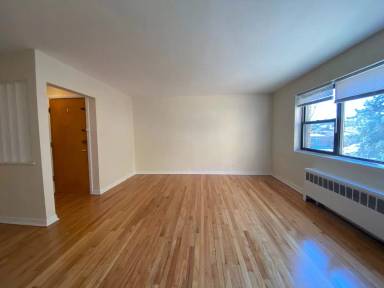 Main picture of 2722 W Bryn Mawr Ave