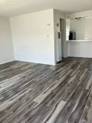 Main picture of 1140 N Clark St
