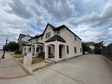 Main picture of 4211 College Main St