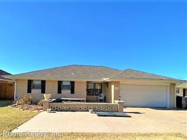 Main picture of 8905 S Charlotte Dr