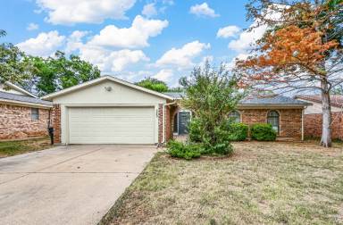 Main picture of 520 Mustang Dr