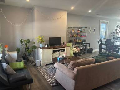 Main picture of 3372 Webster Ave