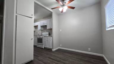 Main picture of 409 N Los Robles Ave