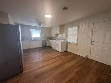Main picture of 202 N Joplin Ave