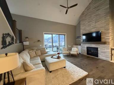 Main picture of 532 W Heritage Way