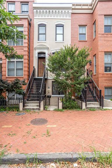 Main picture of 1230 4th St NW