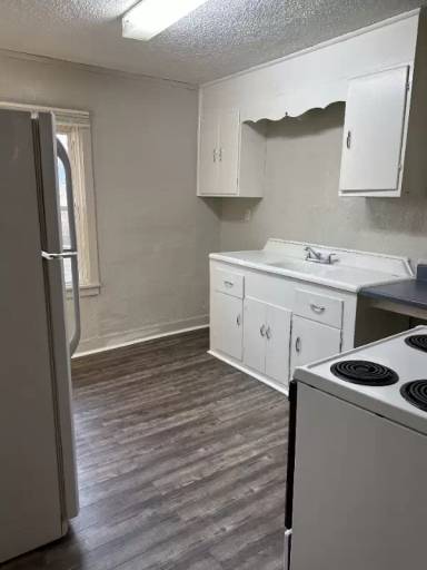 Main picture of 105 Lake St