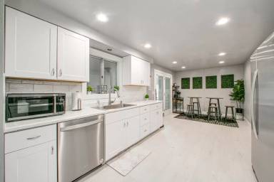 Main picture of 10930 W Sandhurst Dr