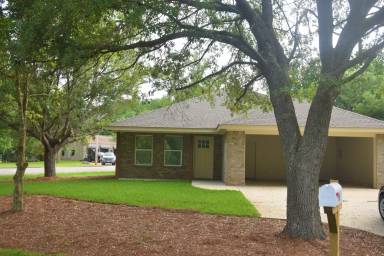 Main picture of 96 Holly Dr