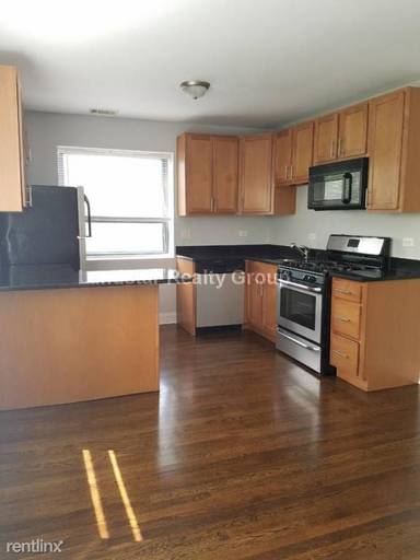 Main picture of 7616 N Marshfield Ave